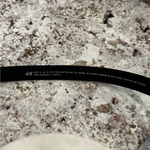 H&M Black Belt with Gold Chain Detail - Picture 3 of 3